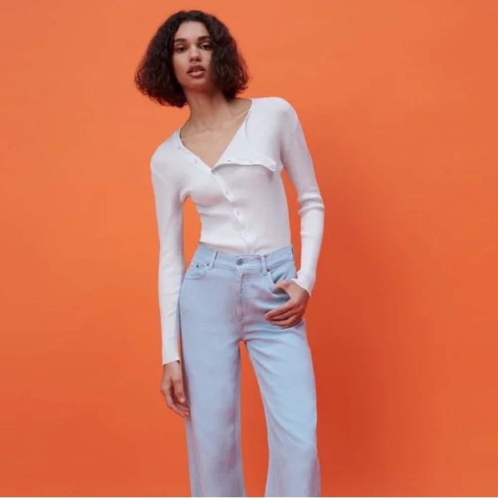 Light blew ZARA top with asymmetrical buttons